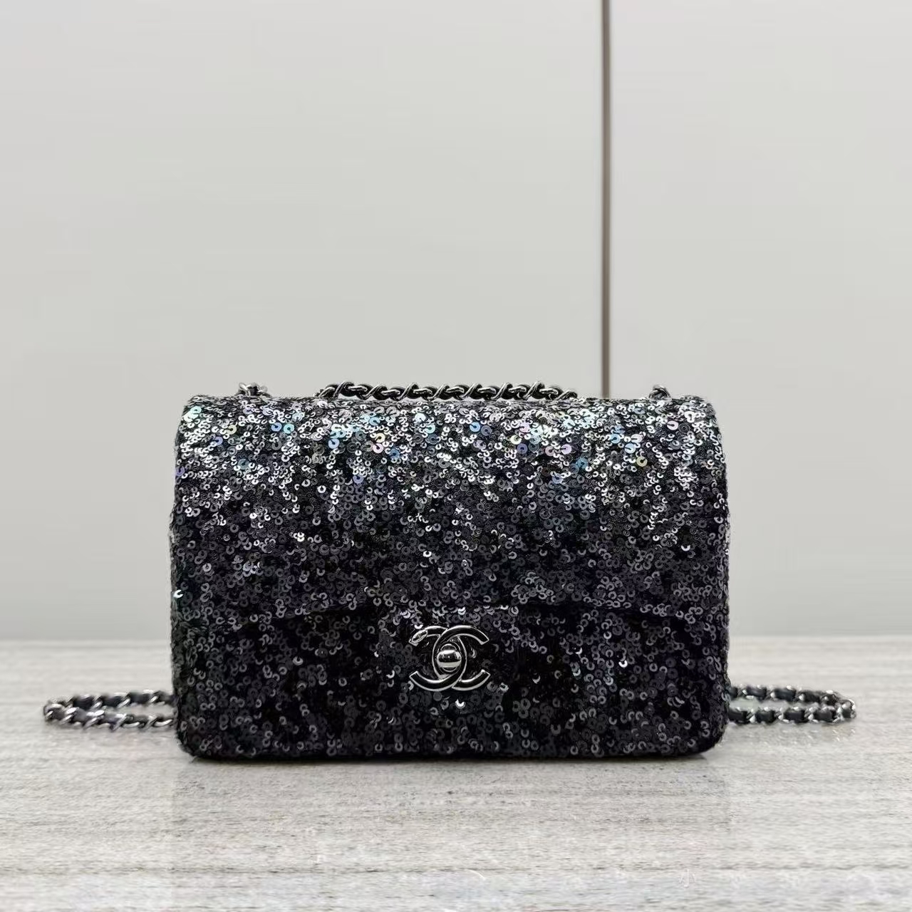 Chanel hand bag bling bling